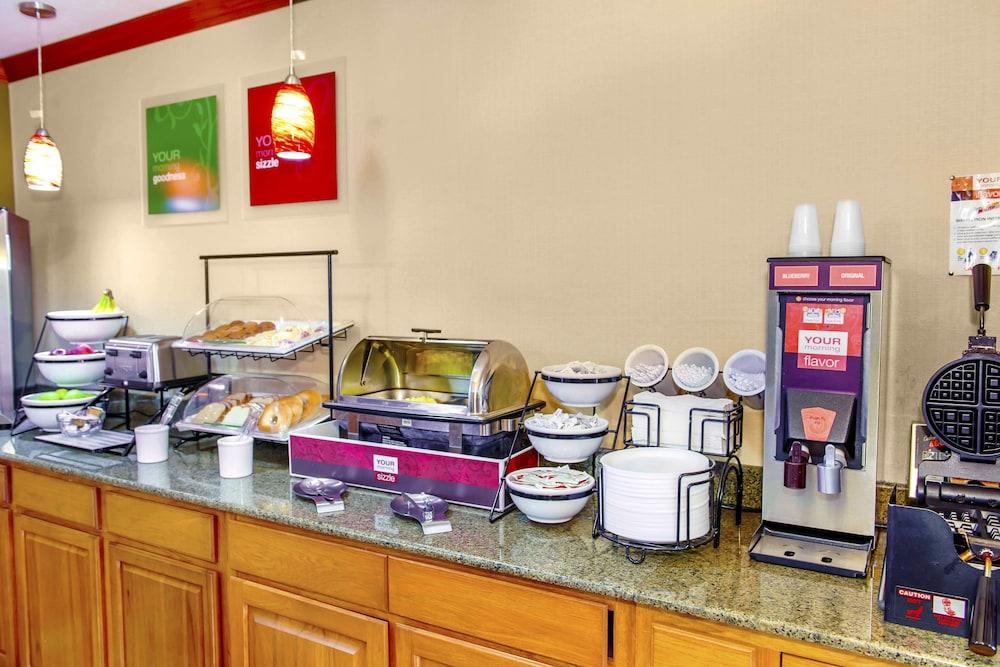 Quality Inn I-74 Batesville מראה חיצוני תמונה