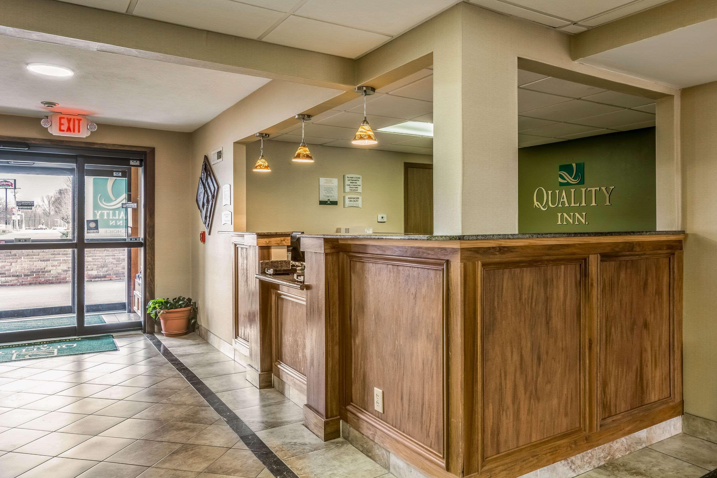 Quality Inn I-74 Batesville מראה חיצוני תמונה