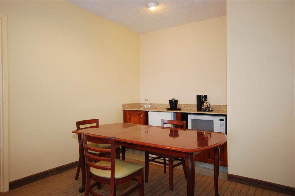 Quality Inn I-74 Batesville מראה חיצוני תמונה